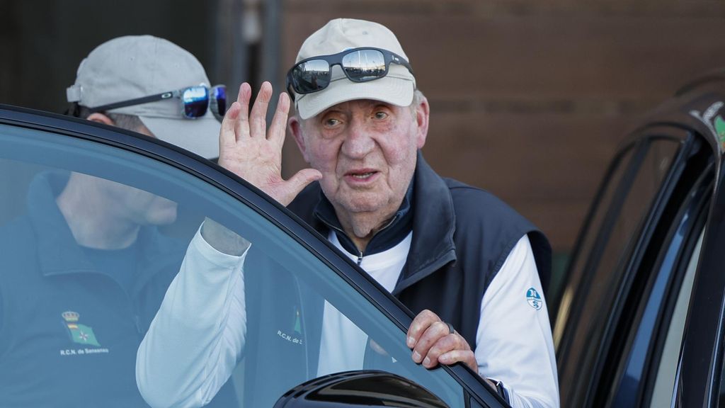 El rey Juan Carlos navega en Sanxenxo tras no acudir al acto de conciliación con Revilla