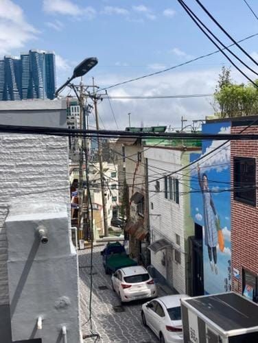 La copia coreana del mural de Yoseba en una calle de Busan