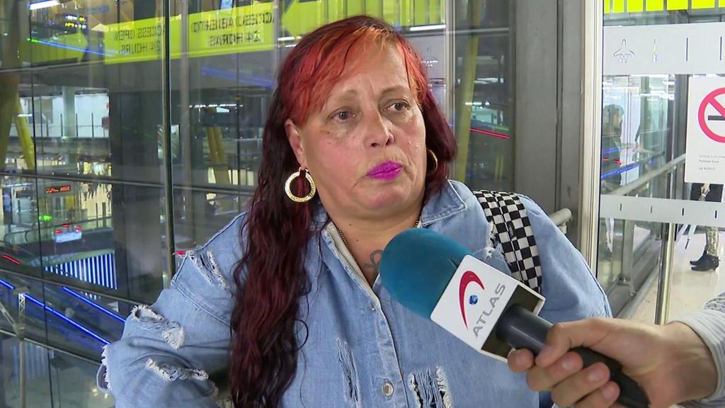 Los 'sin techo' de Barajas, entre lágrimas y desesperados: "Trabajamos y queremos salir adelante"