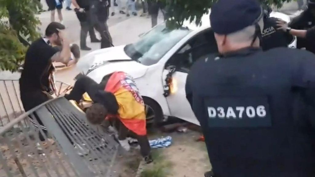 Los testigos del atropello en Cornellà relatan el horror que vivieron al ver el coche: "En vez de frenar, aceleró"