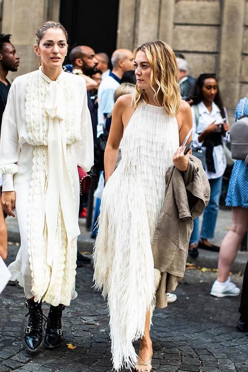 Marta Ortega con el vestido blanco de flecos de Zara viral