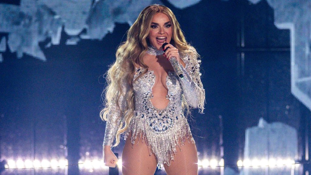Melody sobre el escenario de Eurovisión 2025 en Basilea, Suiza