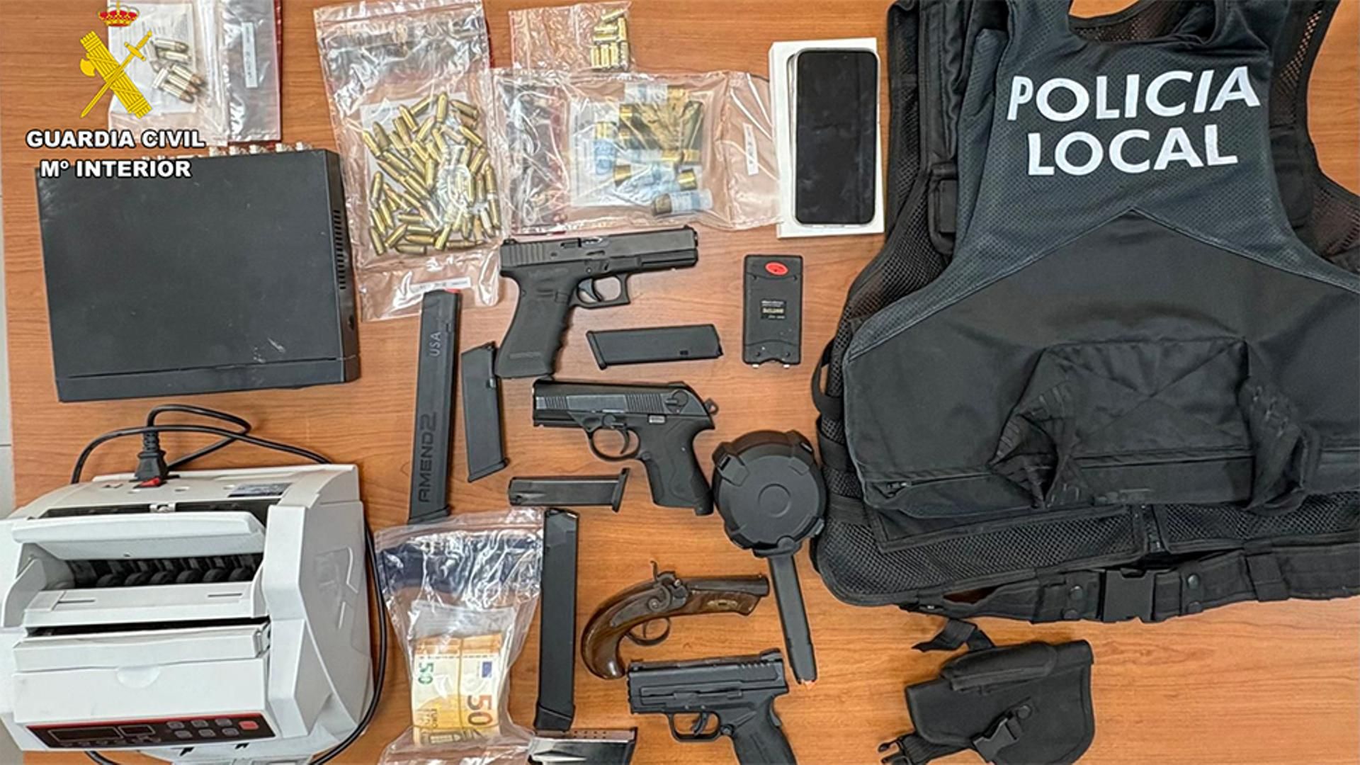 Todo lo que encontró la Guardia Civil en el domicilio del detenido