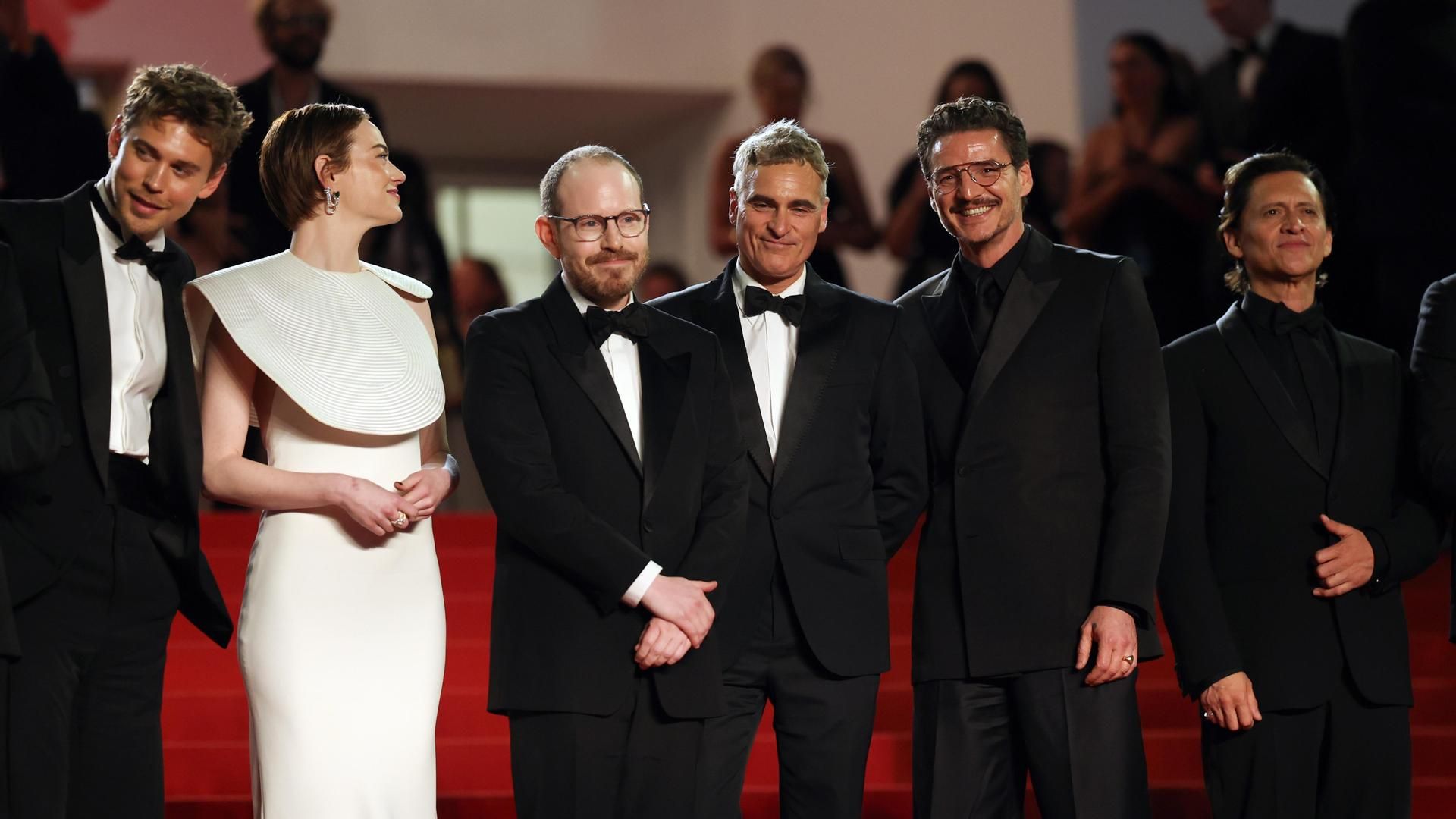 Austin Butler, Emma Stone, Ari Aster, Joaquin Phoenix, Pedro Pascal y Clifton Collins Jr en el Festival de Cannes