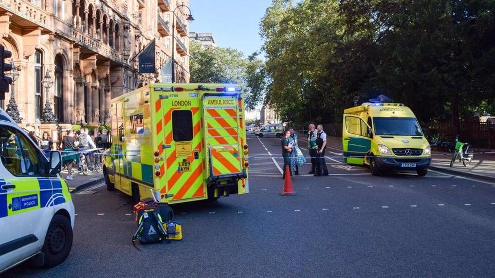 Cinco personas heridas tras ser apuñaladas por un agresor en Londres: las autoridades buscan al autor