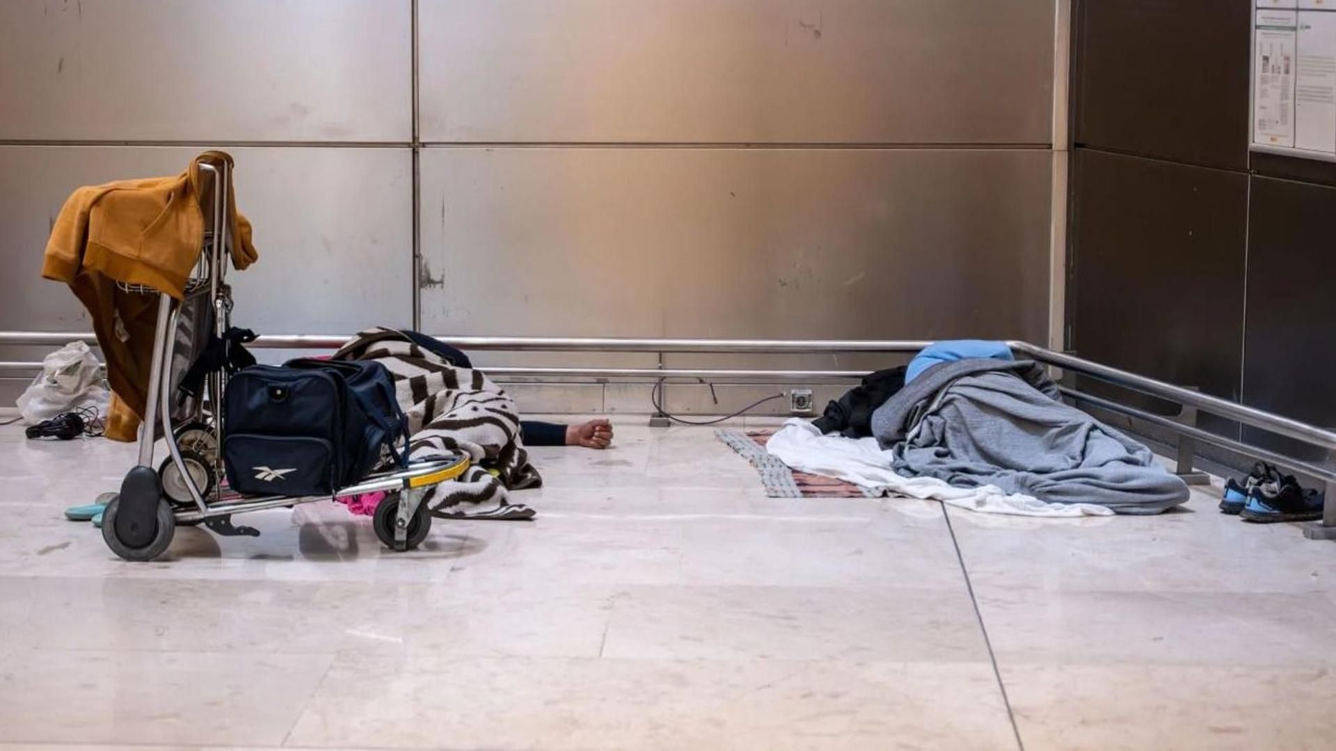 Ana, limpiadora agredida por un sintecho en Barajas: "Trabajamos con mucho estrés y miedo"