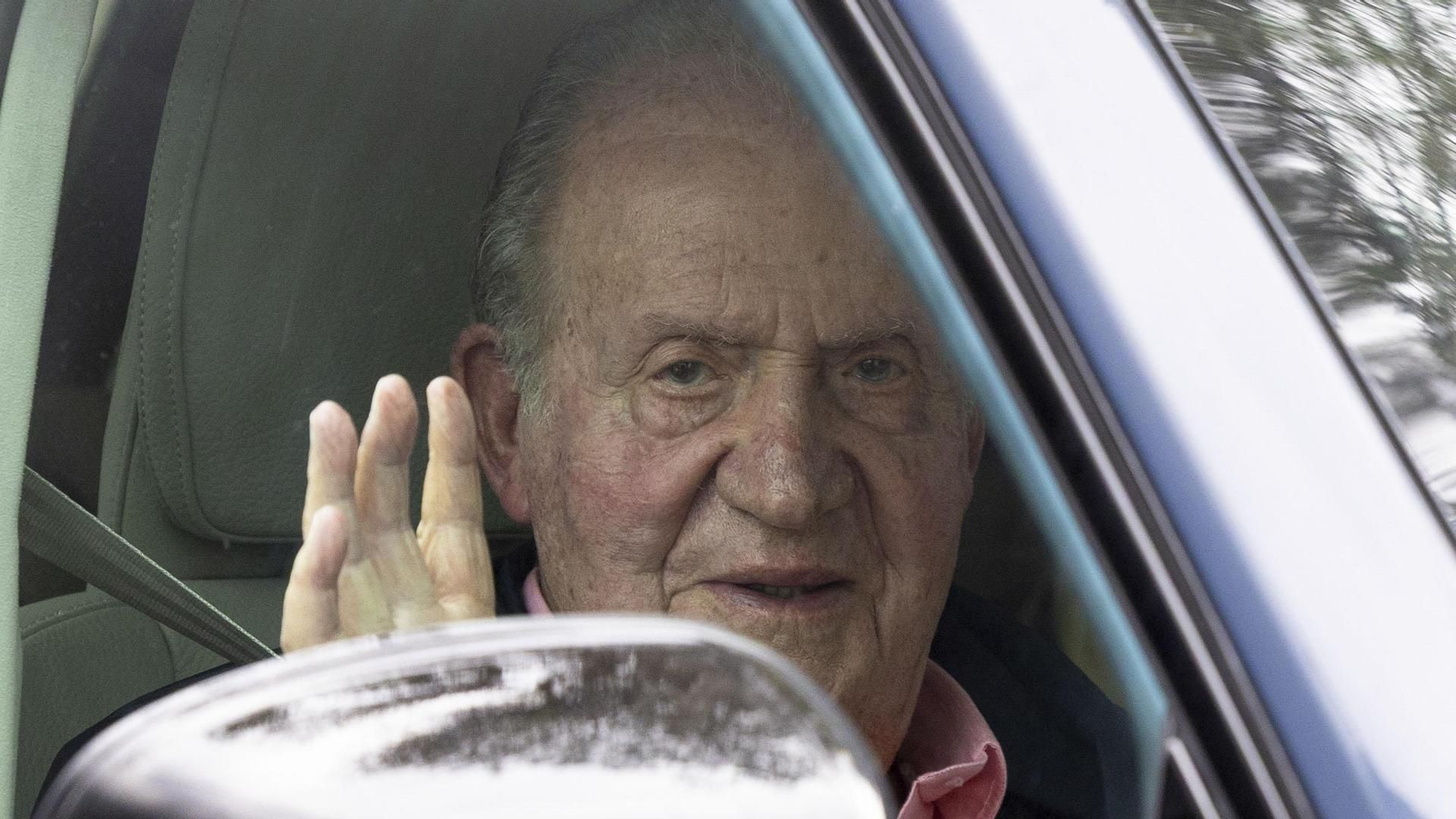 El rey Juan Carlos navega en Sanxenxo