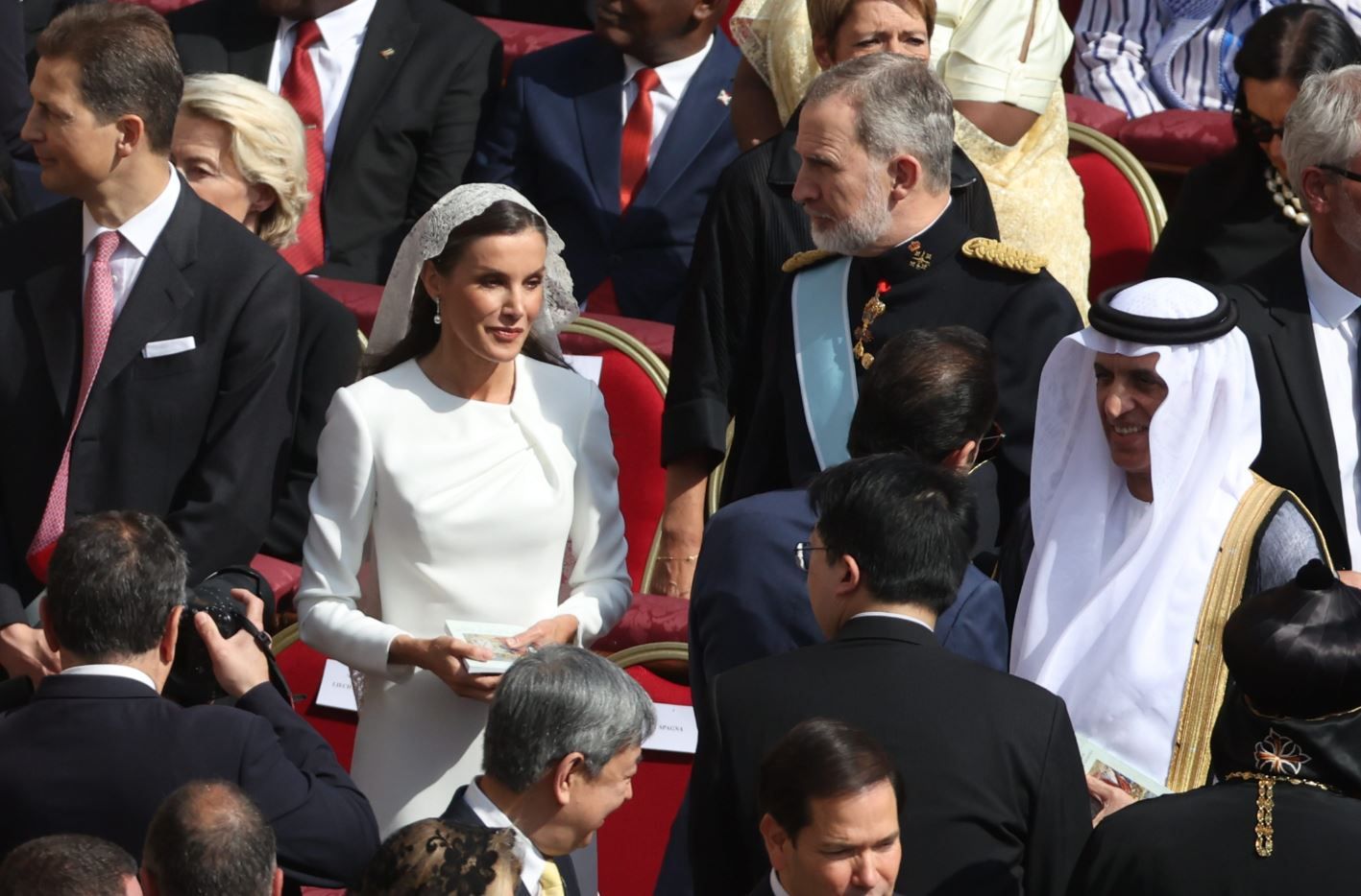 Felipe VI y Letizia han asistido a la ceremonia de entronización de León XIV