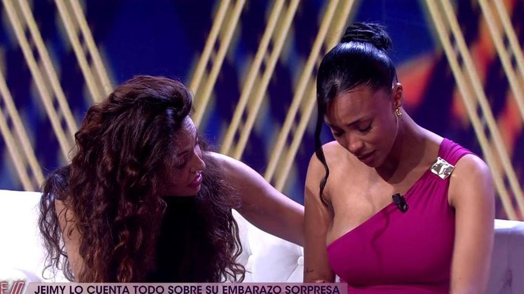 Jeimy Báez revela entre lágrimas la identidad del famoso padre de su bebé: "Espero que me crea" ¡De viernes! Top Vídeos 464