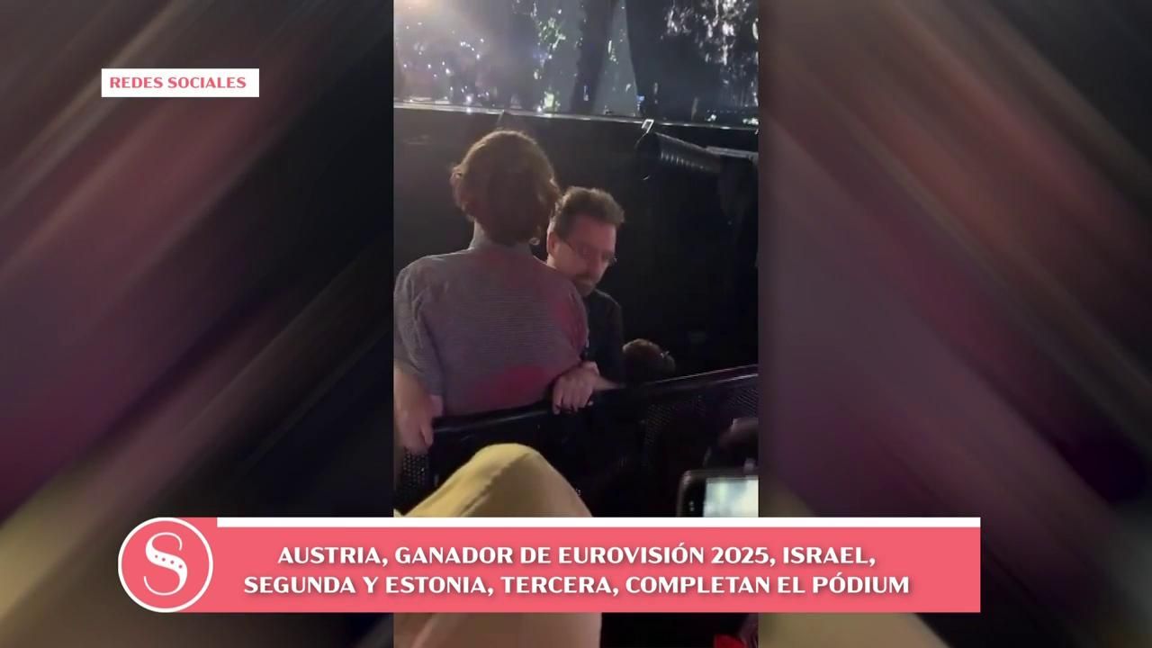 La seguridad del festival interviene durante la actuación de Israel