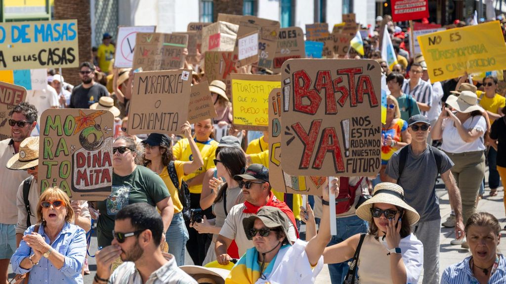 Las protestas ciudadanas vuelven a recorrer Canarias para pedir un turismo más sostenible