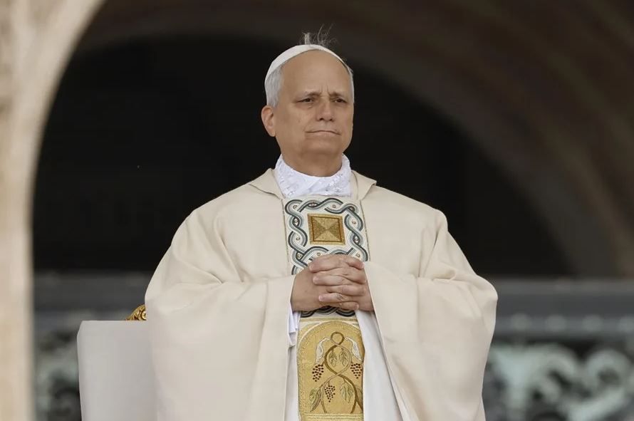 León XIV, al inicio de la ceremonia de entronización