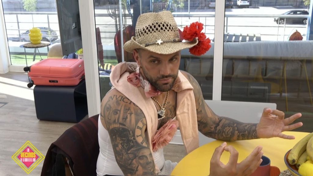 El nuevo look de Albert diseñado por Maica Los vecinos de la casa de al lado Temporada 2 Top Vídeos 1558