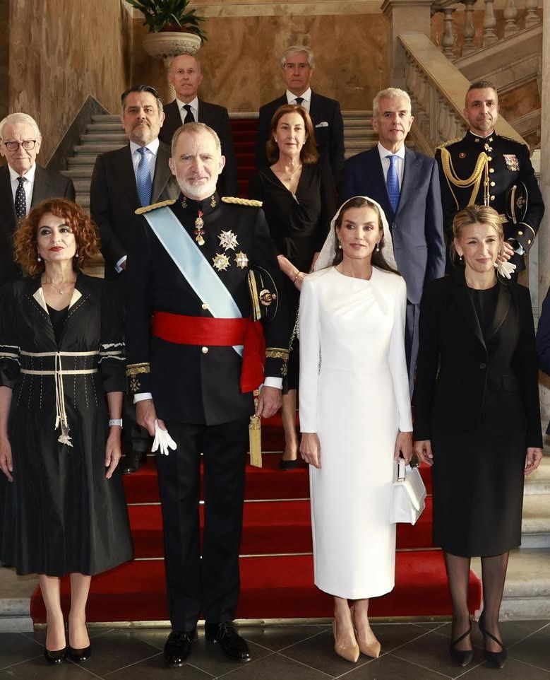 María Jesús Montero junto a los reyes de España y Yolanda Díaz