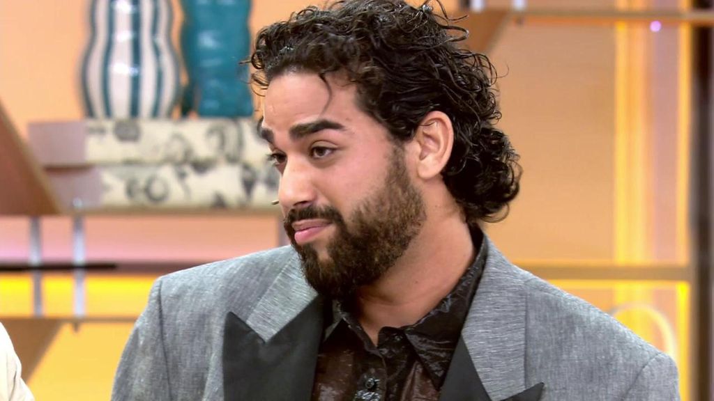 Un vendedor ambulante le pide a su tía que le apoye en su sueño de ser modelo con un emotivo mensaje: "Tienes que abrir tu mente"