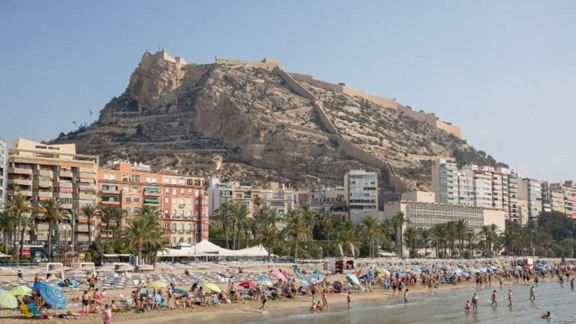 Bruselas recorta las previsiones económicas de la zona euro: la importancia del turismo en España