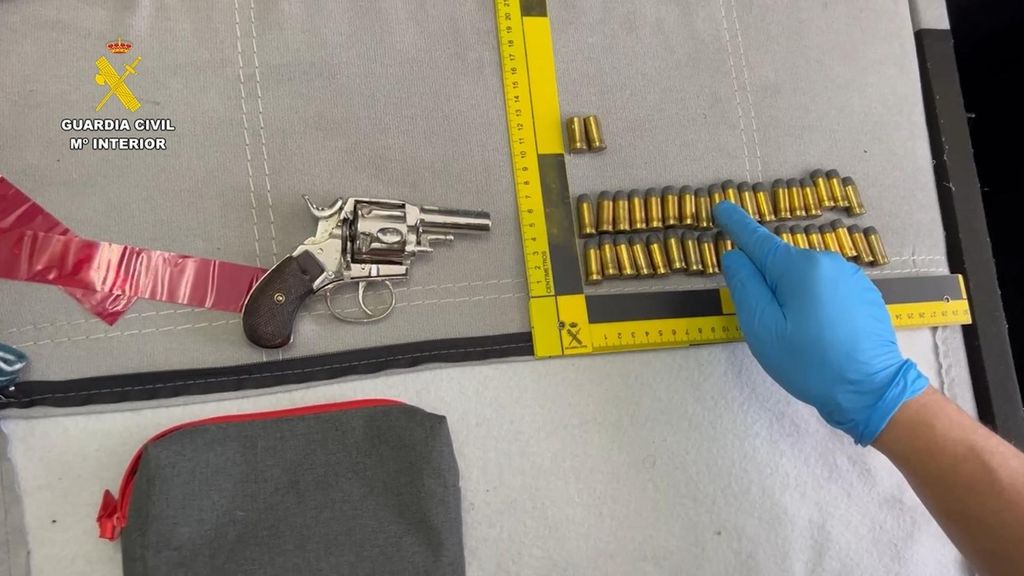 Dos detenidos tras hallar un arsenal de armas en una vivienda de Alfafar