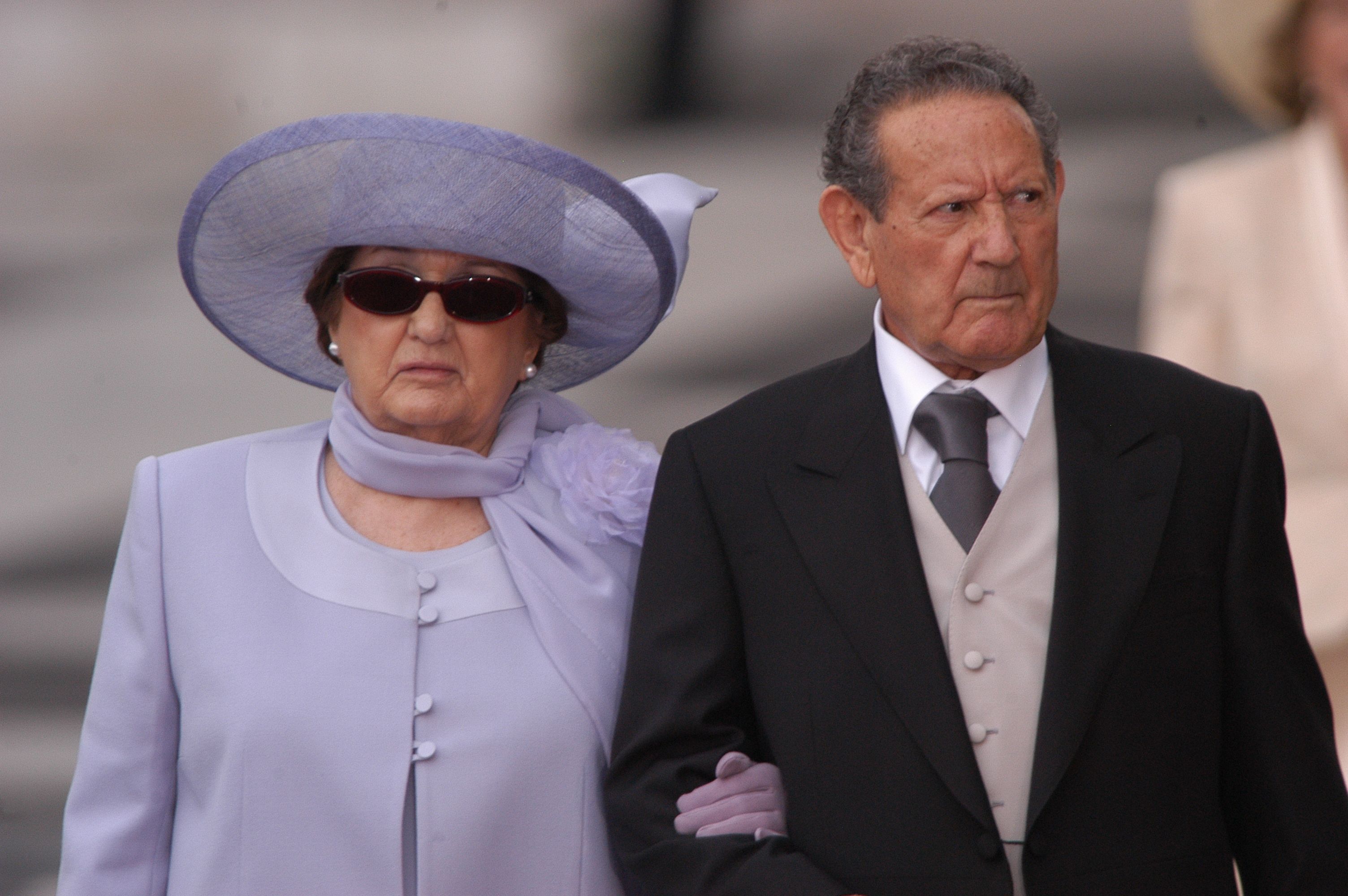 El abuelo de doña Letizia llega con su mujer a la ceremonia