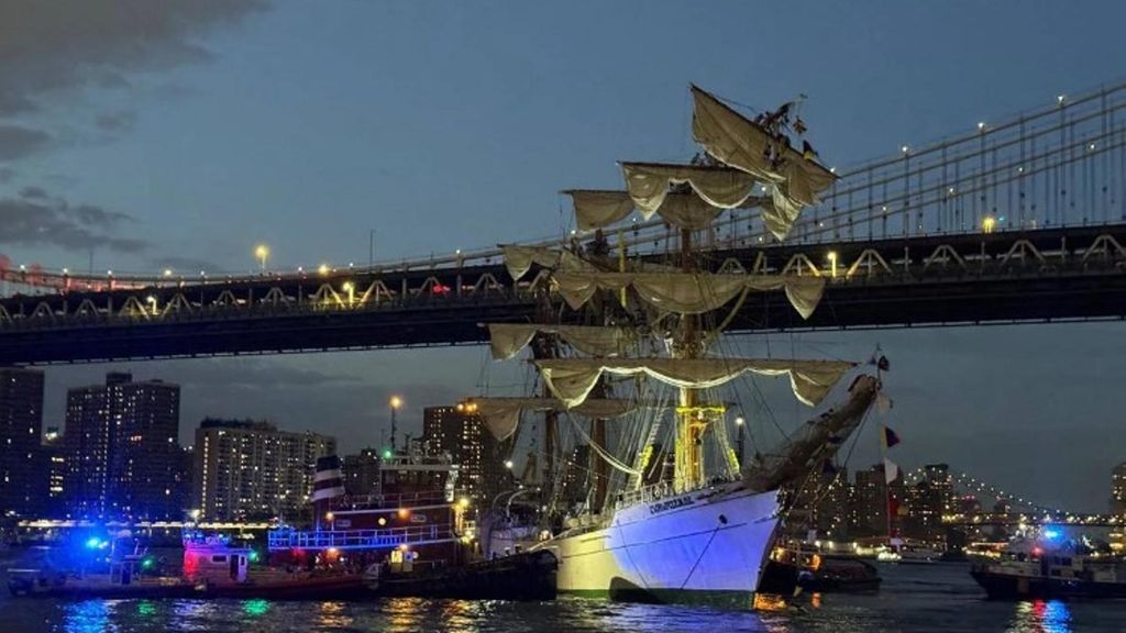 ¿Por qué chocó el buque escuela mexicano contra el puente de Brooklyn?:  fallo de motor o error humano