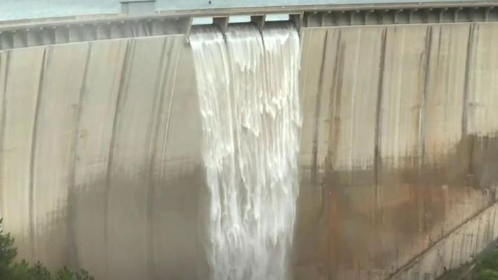 El embalse de El Atazar llega a su máximo nivel tras las intensas lluvias: es la tercera vez que ocurren 37 años