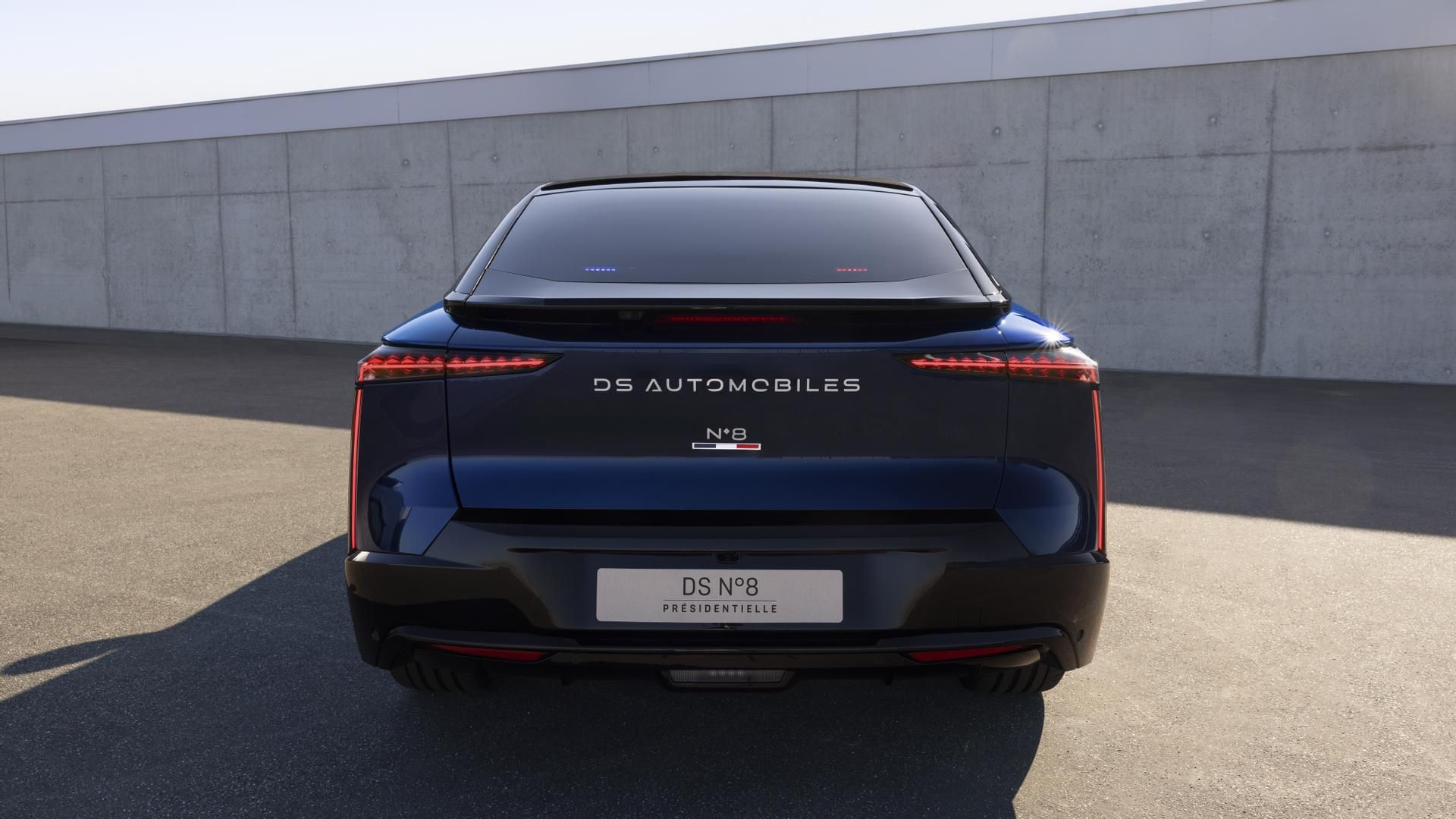 El primer coche presidencial eléctrico del mundo mide 4,82 metros de largo y ofrece 750 km de autonomía El primer coche presidencial eléctrico del mundo mide 4,82 metros de largo y ofrece 750 km de autonomía