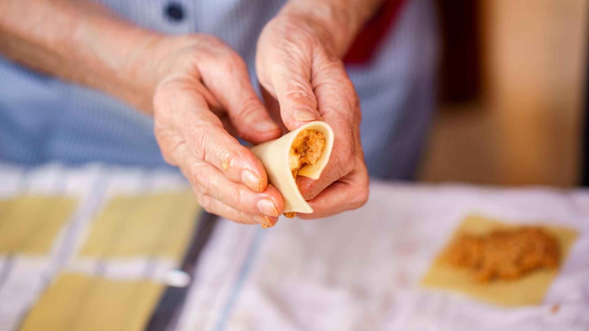 Enrollar los canelones, un paso clave