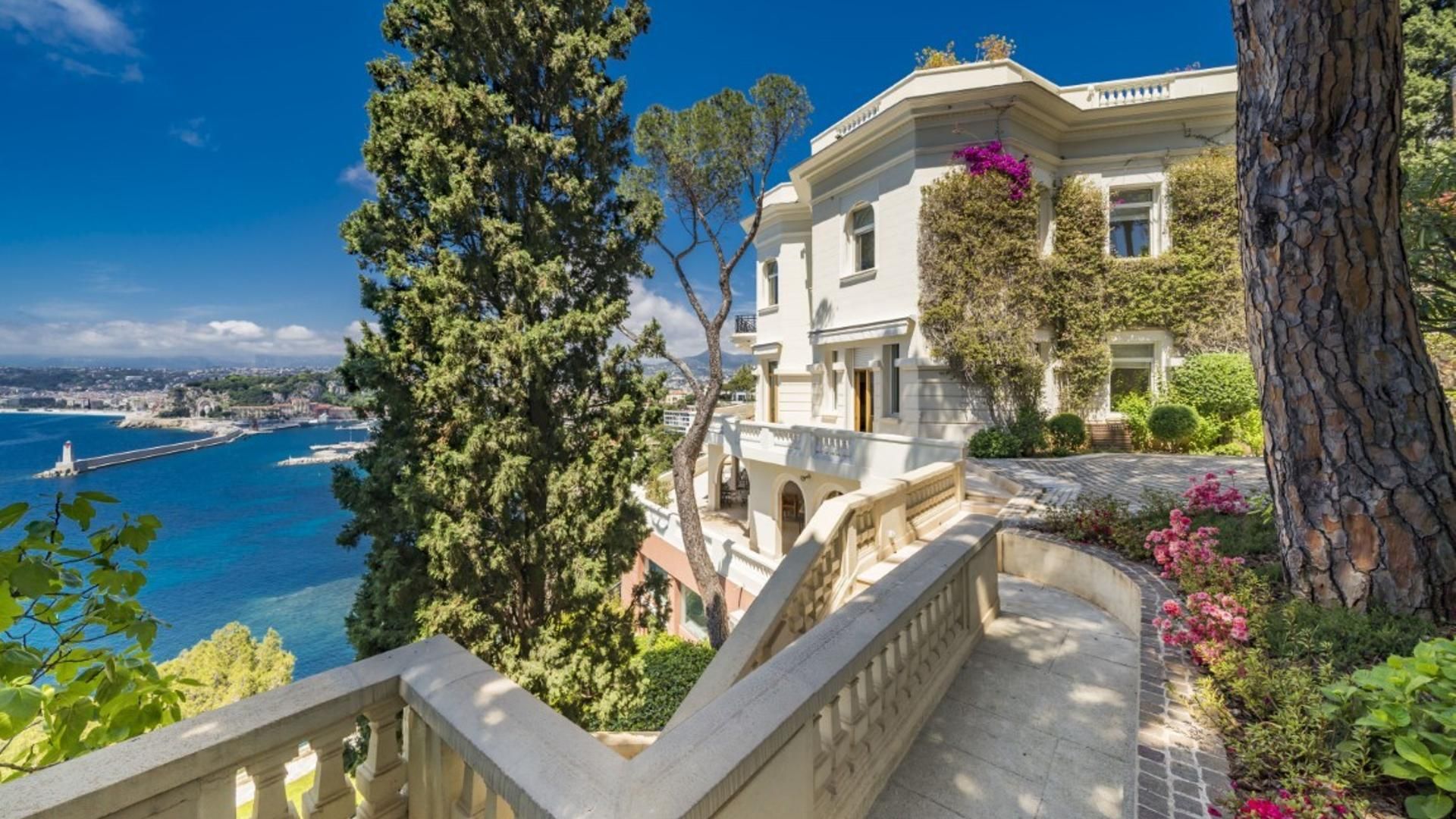 Fachada de la Villa Roc Fleuri en Niza, Francia