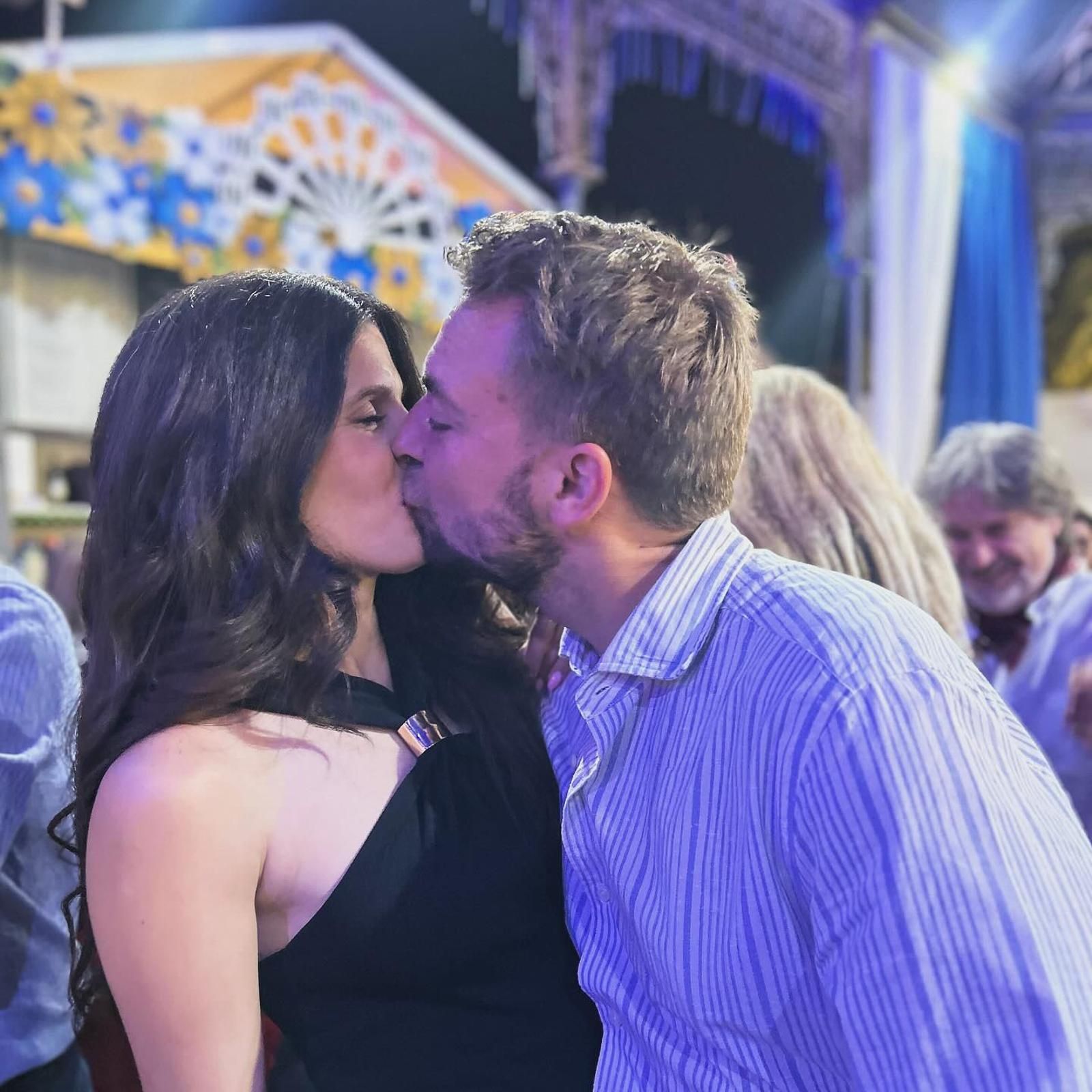 María Sánchez 'La Jerezana' y José María Almoguera besándose