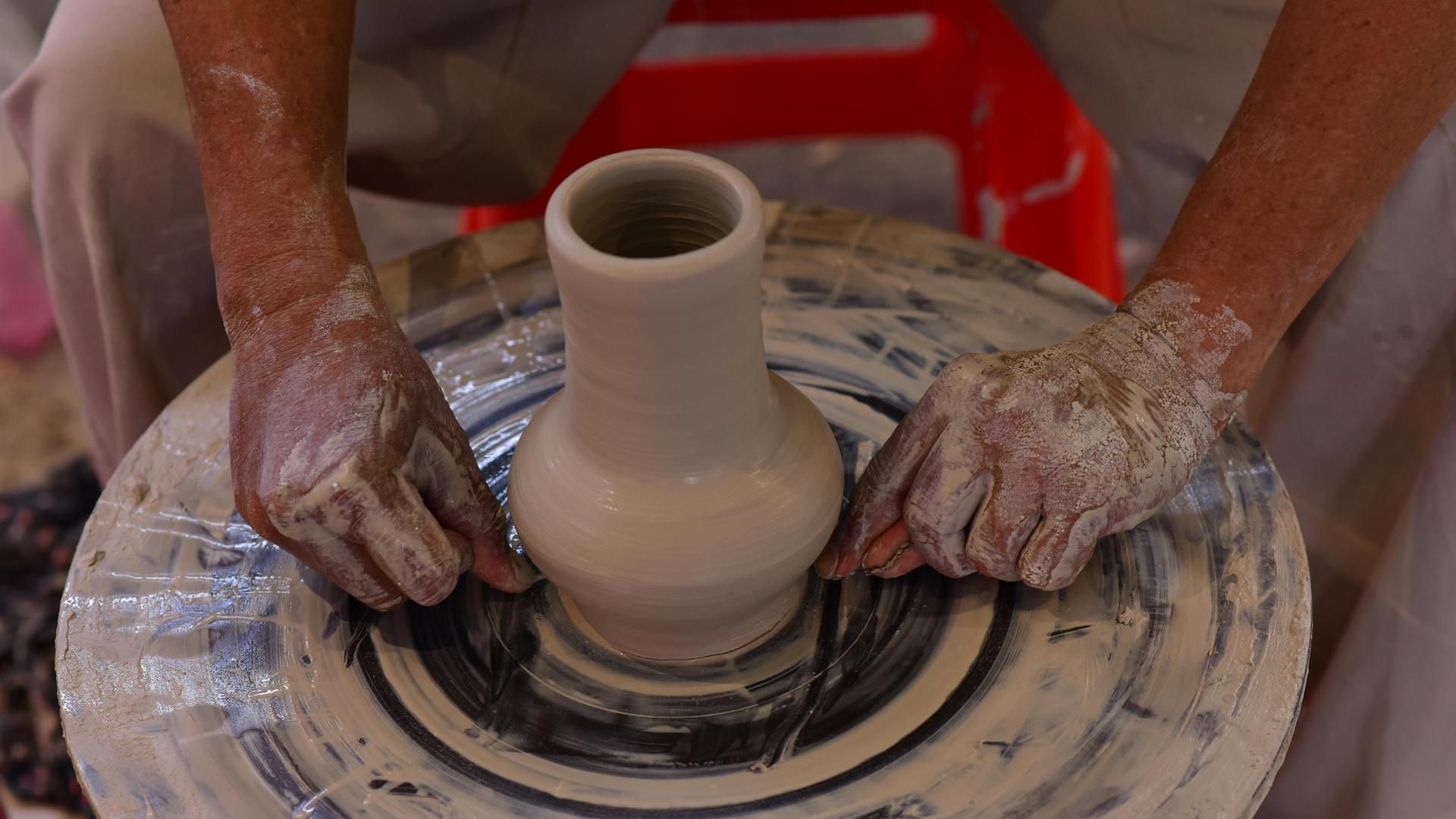 Oficio artesanal de la alfarería