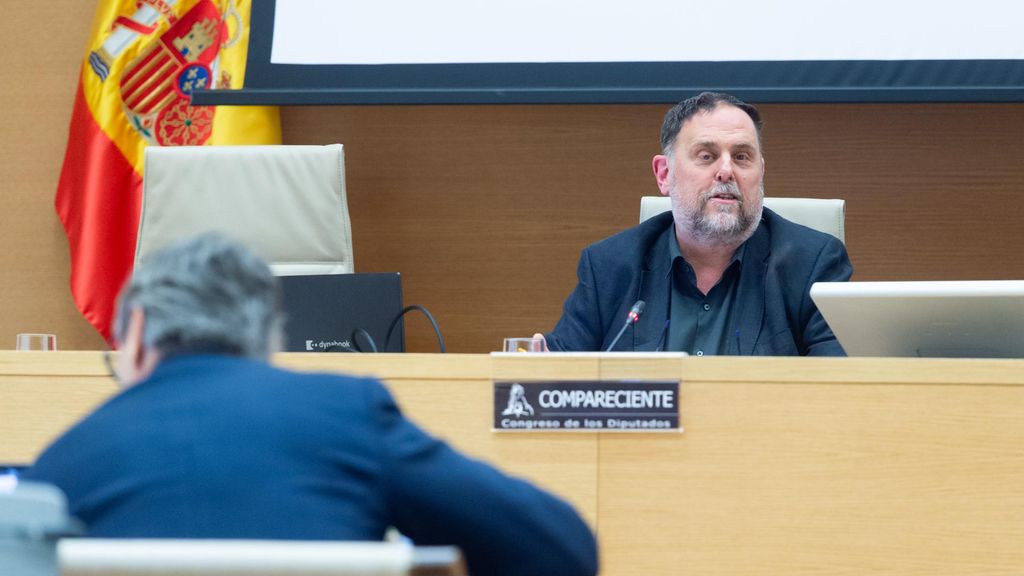 Tenso rifirrafe entre Oriol Junqueras y Vox en la comisión del Congreso sobre la 'Operación Cataluña'
