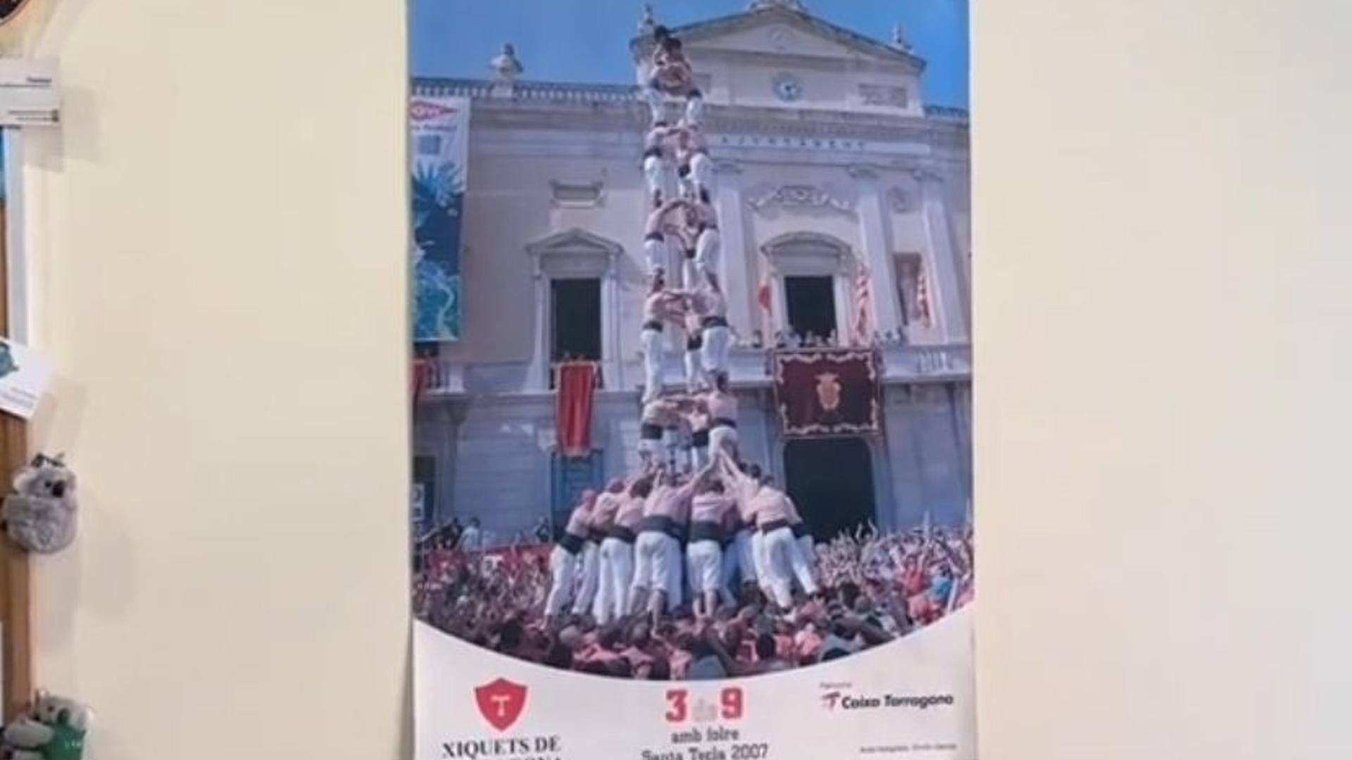 Un cártel de castellers en Rusia: la peculiar estampa en el viaje de Fabio hasta Japón en un Fiat de 900 euros