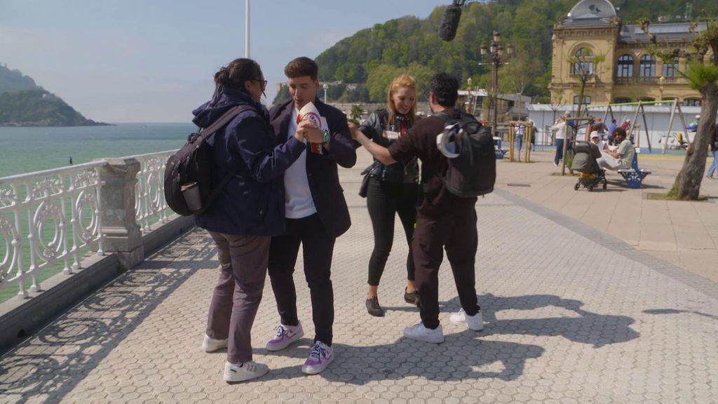 Xuso Jones demuestra todo su arte improvisando una bachata: “Uy, que les damos envidia”