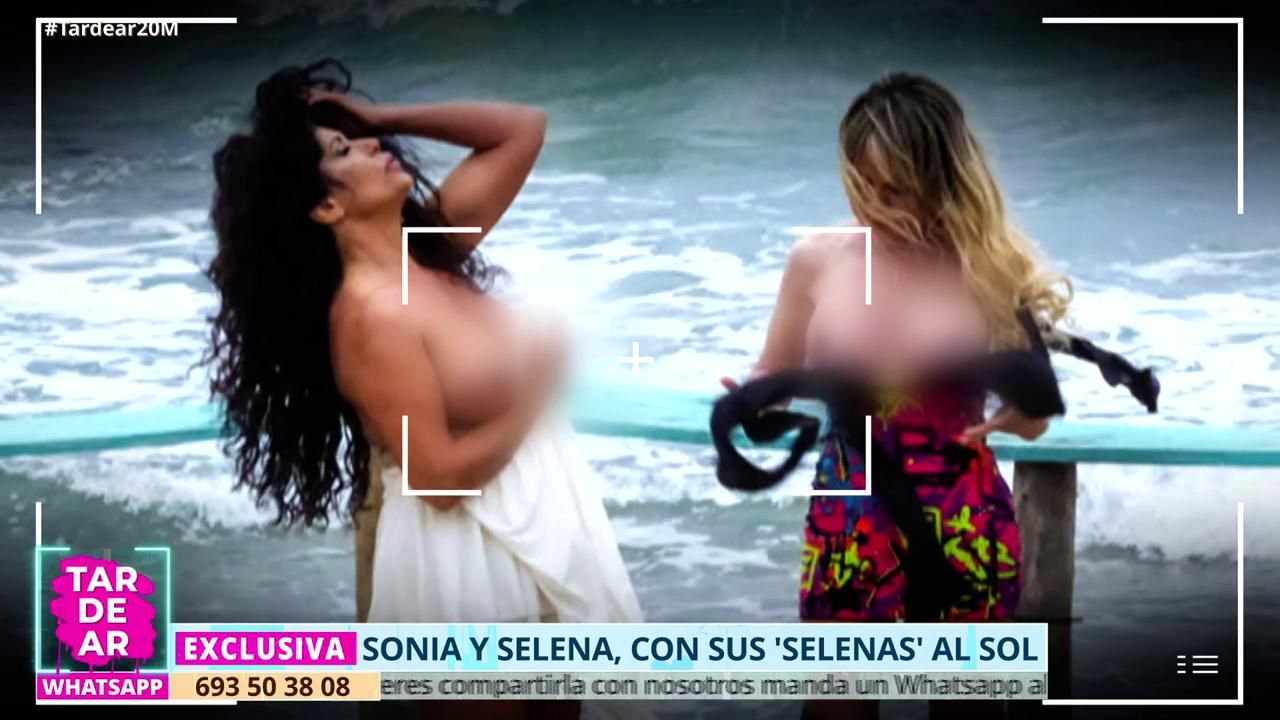 Sonia y Selena, en toples