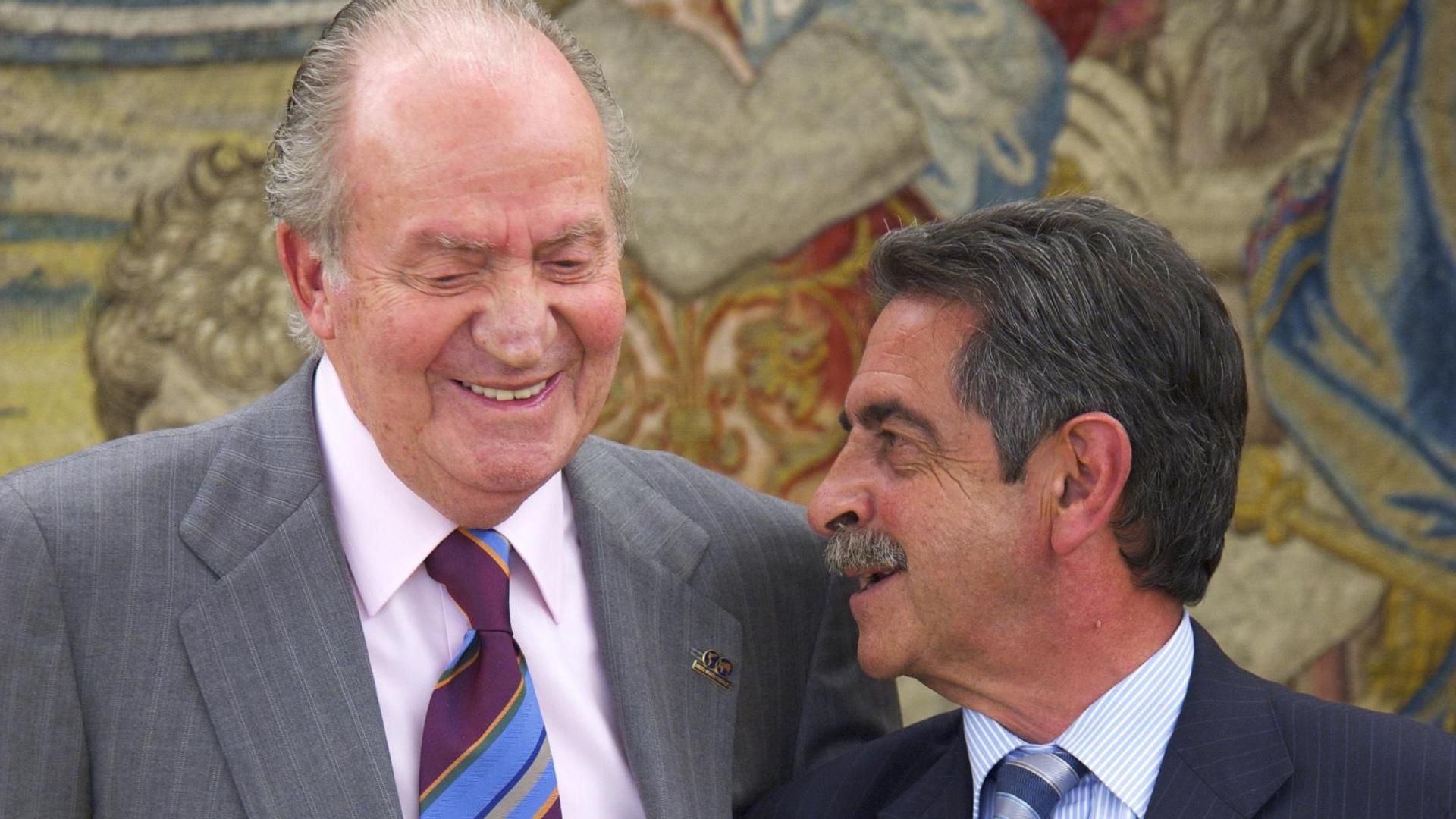 El entonces rey Juan Carlos y Miguel Ángel Revilla, en abril de 2011 El entonces rey Juan Carlos y Miguel Ángel Revilla, en abril de 2011