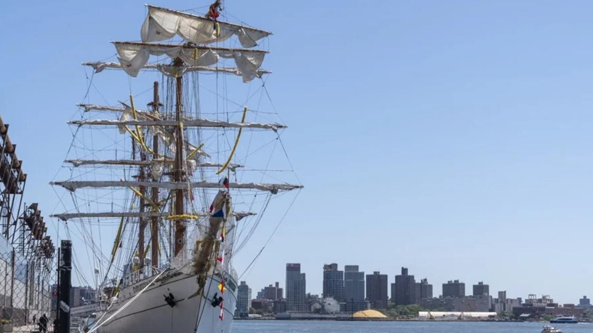 Fotografía del buque escuela Cuauhtémoc permanece fondeado en el puerto 36, en Nueva York (Estados Unidos). Fotografía del buque escuela Cuauhtémoc permanece fondeado en el puerto 36, en Nueva York (Estados Unidos).