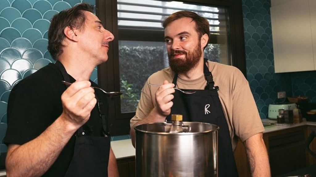 La sorprendente colaboración de Jordi Roca e Ibai Llanos: así hacen una tableta de chocolate