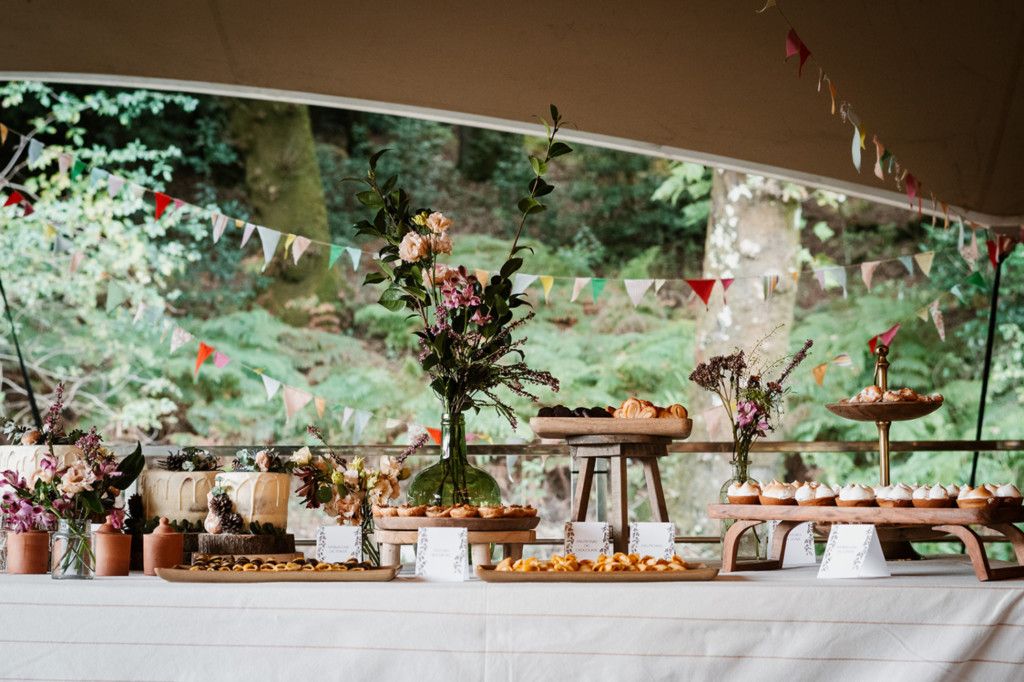 Una de las mesas de celebración en unas de las bodas organizadas por El Sofá Amarillo