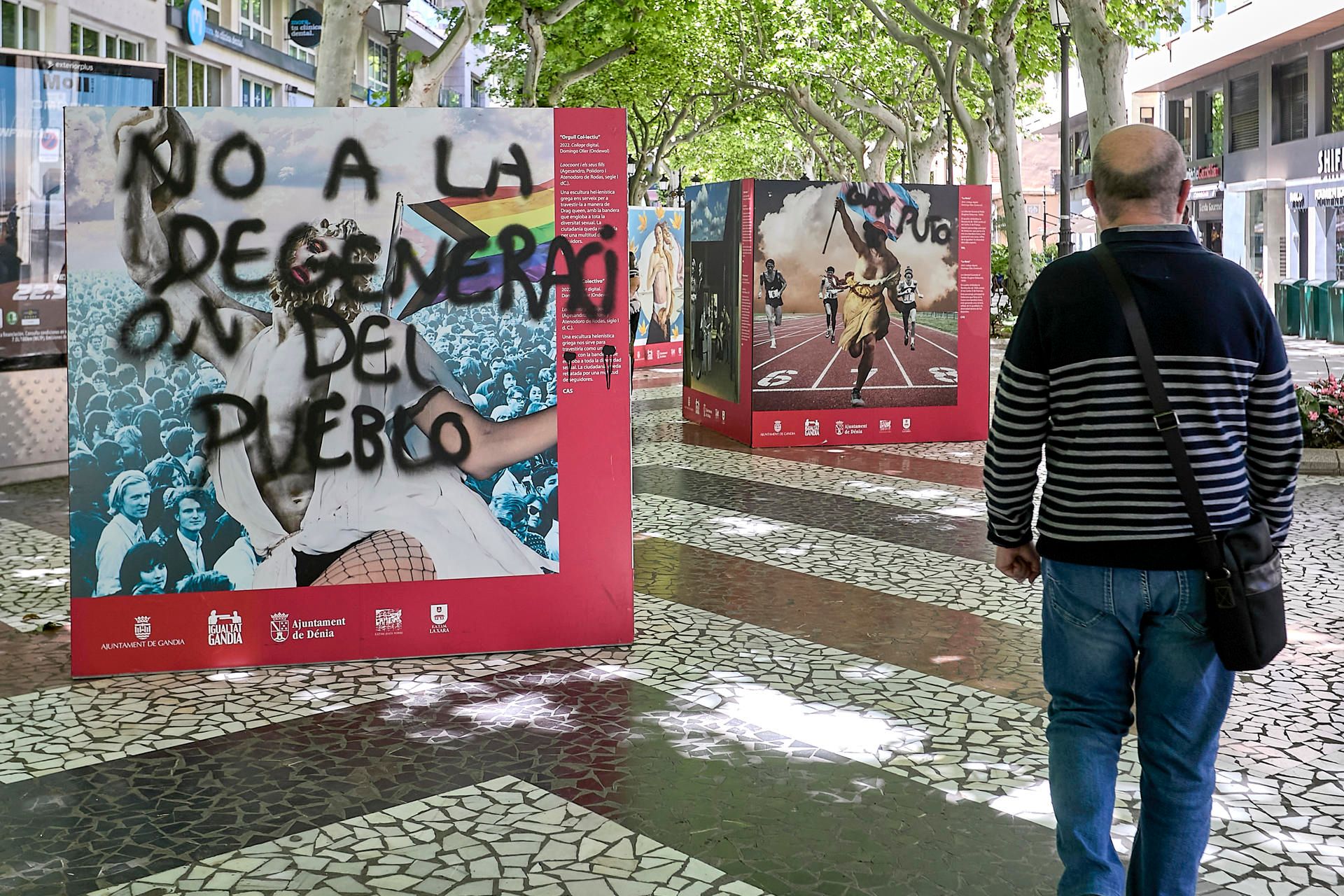 Vandalizan con pintura negra una exposición LGTBI+ en Gandia (Valencia)