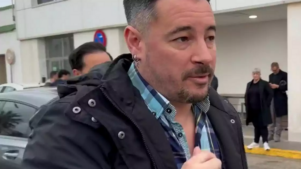 La versión de Andy sobre lo ocurrido con Lucas y su moratón en una pierna: "Que Lucas cuente lo que quiera" Fiesta 2025 Top Vídeos 636