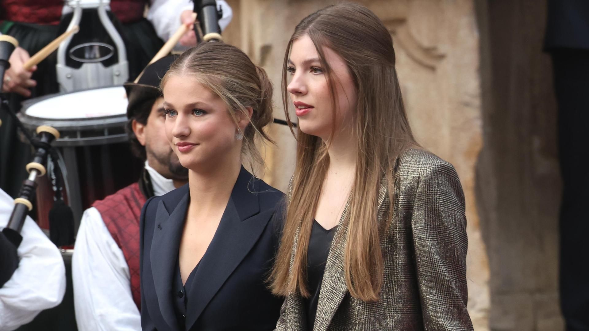 La infanta Sofía y la princesa Leonor.