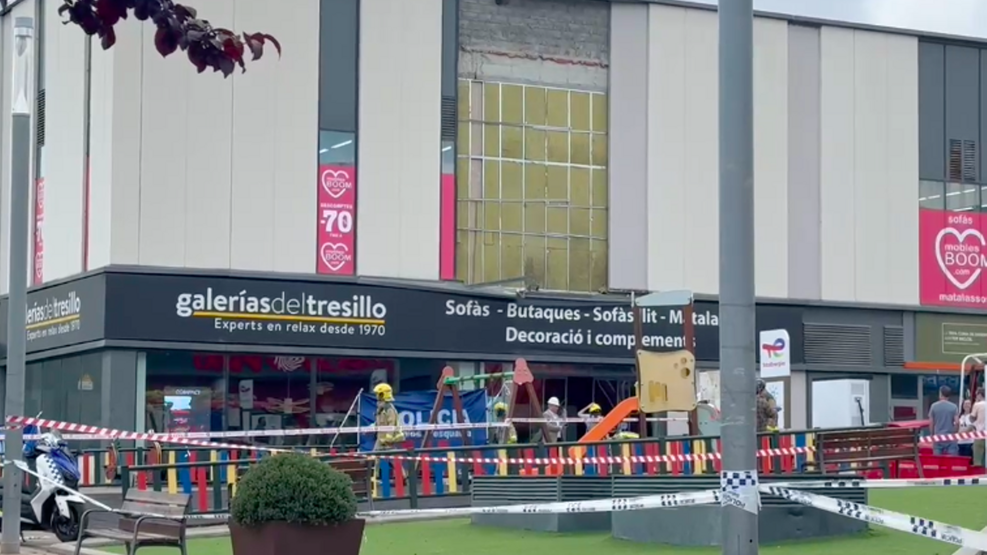 Exterior del centro comercial tras el desprendimiento