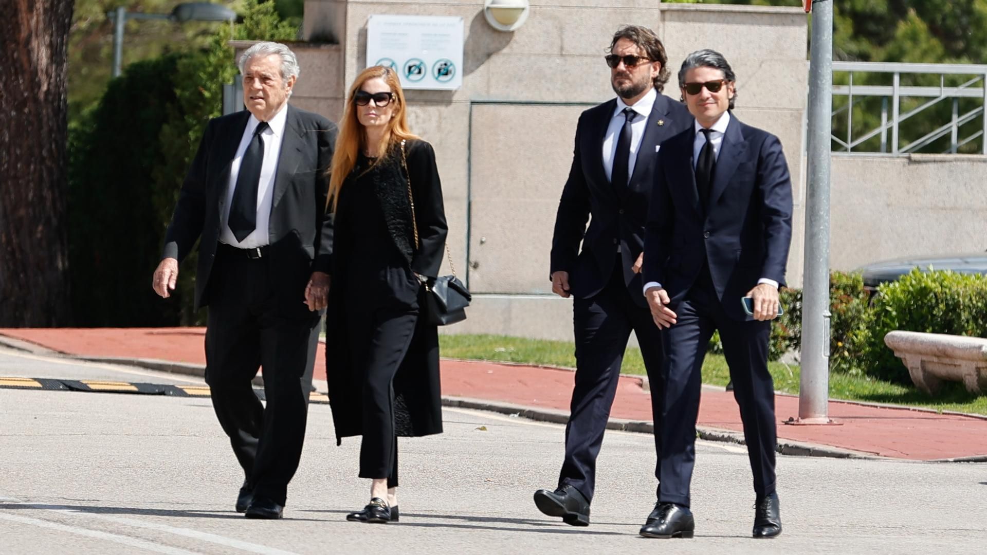 Francisco de Paula de Borbón y Escasany, Olivia de Borbón, Francisco de Borbón von Hardenberg y Julián Porras