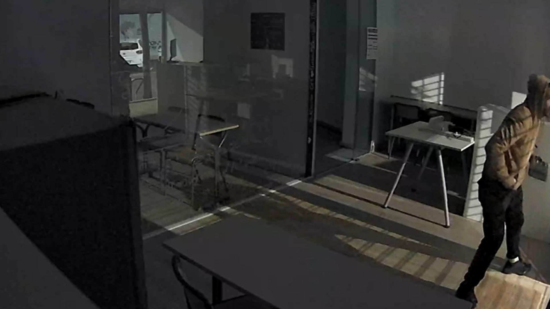 Imágenes de robos sufridos en comercios afectados por la DANA