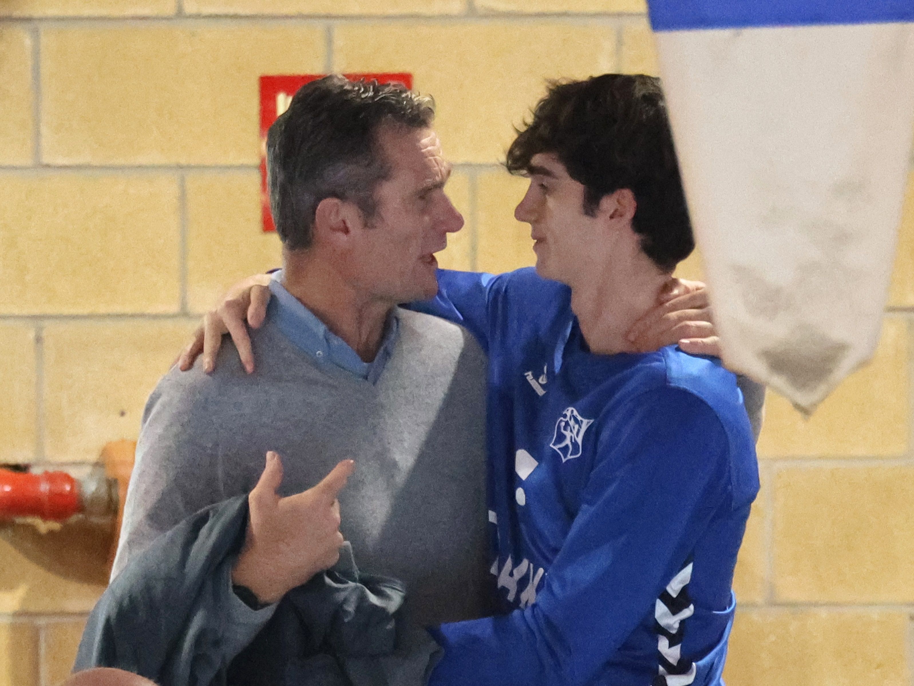 Inaki Urdangarin junto hijo Pablo Urdangarin, durante un partido