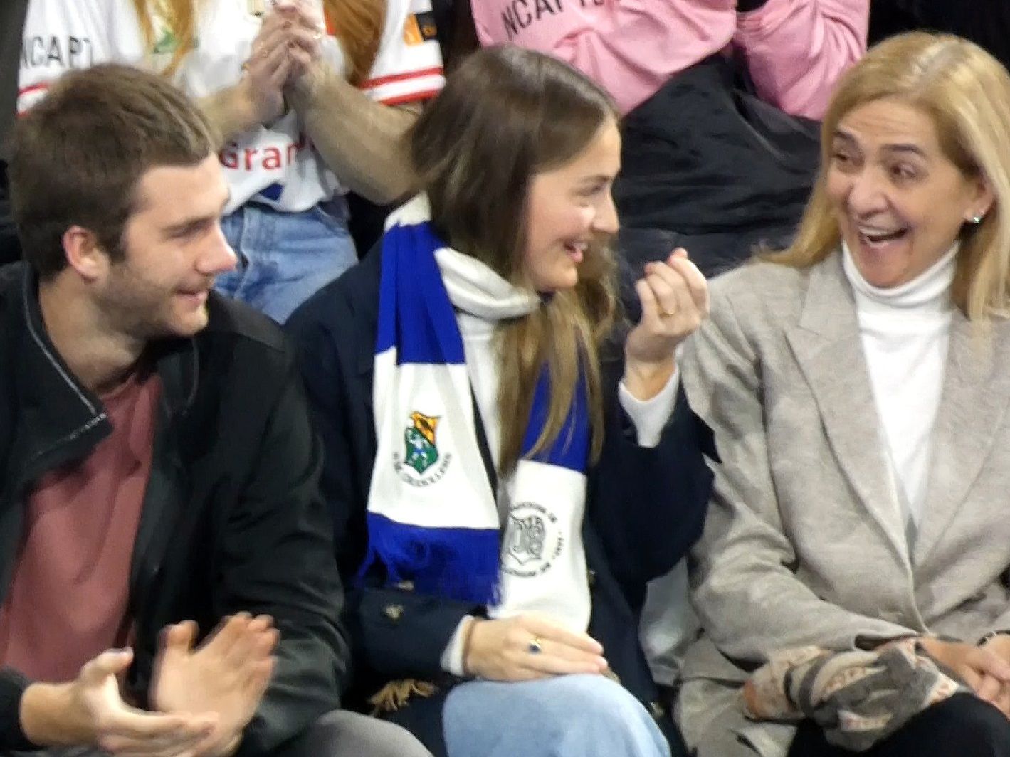 Juan Urdangarin, Johanna Zott y la infanta Cristina asisten al partido de balonmano de Pablo Urdangarin