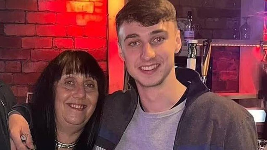 La madre de Jay Slater, al ver que los amigos con los que viajó a Tenerife no declaran sobre su muerte: "Algo salió mal ese día"