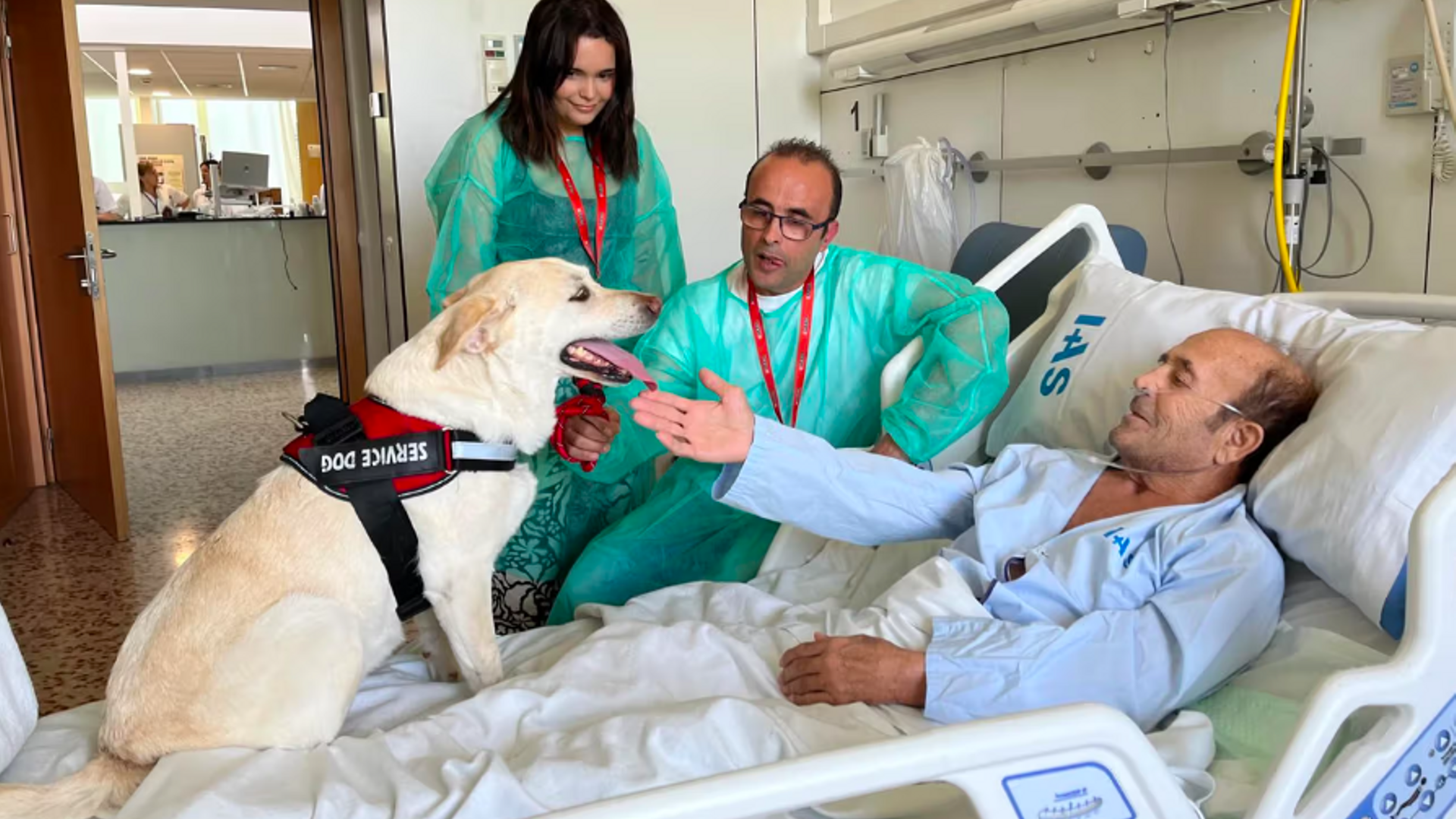 Visita a un paciente en el hospital Santa Caterina de Salt