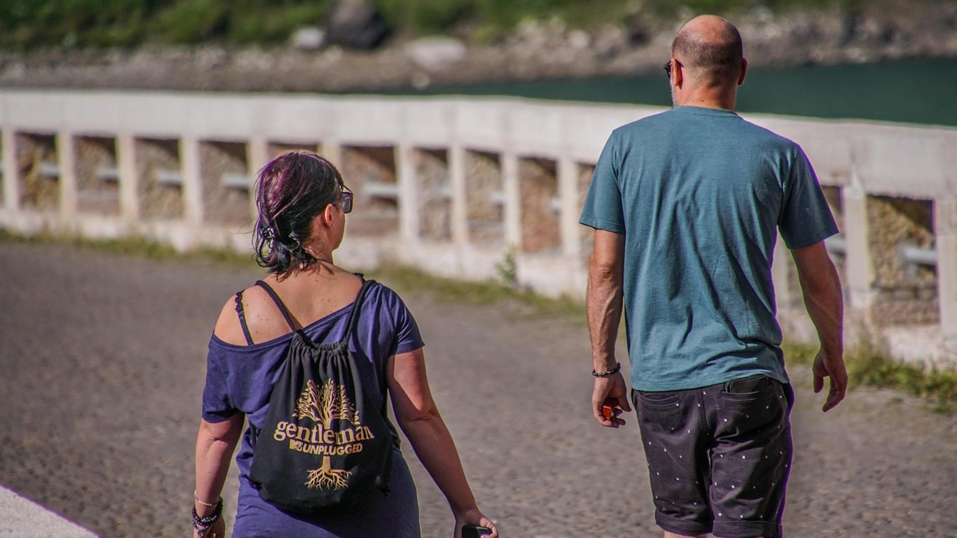 Andar de forma constante y prolongada ayuda a mantener un estado de salud óptimo