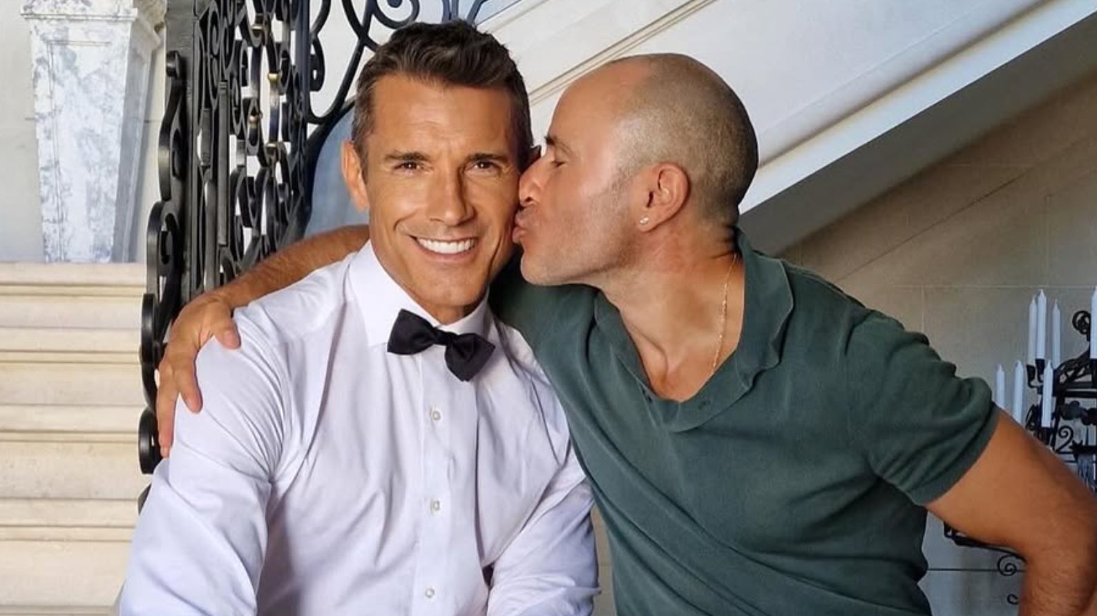 Jesús Vázquez y su marido Roberto Cortés abren las puertas de su casa con piscina en Madrid, valorado en 1,4 millones de euros