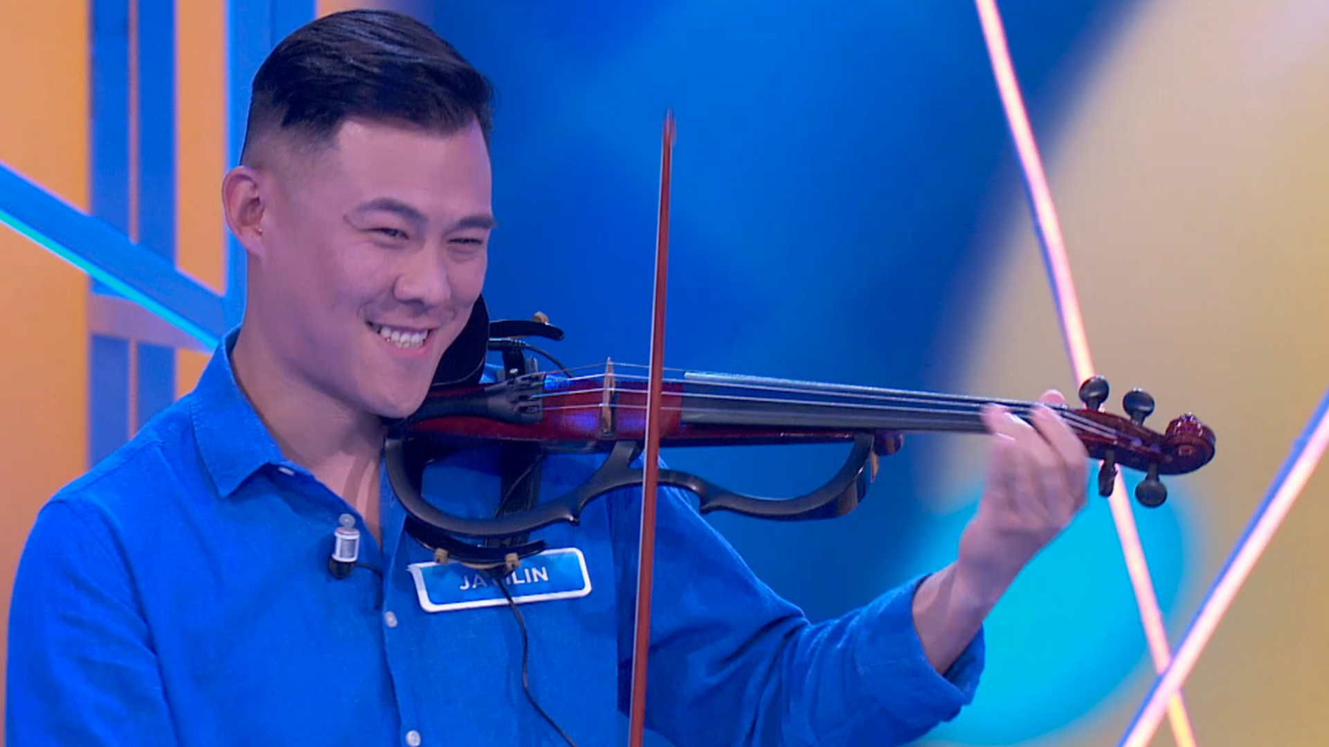 ¡Momentazo musical! Un concursante sorprende a todos tocando 'Esa diva' de Melody con una guitarra mini: "Qué máquina"